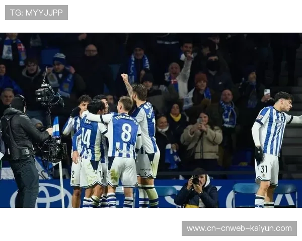 终场哨响,西蒙尼独自站在场边凝视积分榜,马竞争冠希望几近破灭 终场哨响,西蒙尼独自站在场边凝视积分榜,马竞争冠希望几近破灭